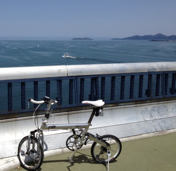 わかる人には、ここがどの県かすぐわかりますね。昨年度、プライベートで訪ねた時の一コマです。